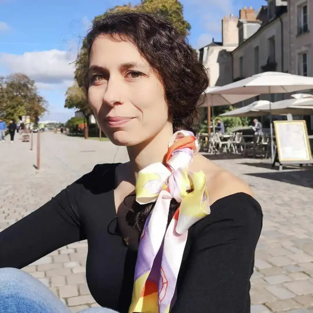 comment porter twilly en soie dans une tresse