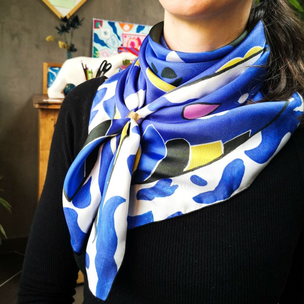 comment porter grand foulard en soie